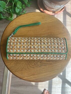 Green Woven Straw Clutch Wristlet Purse